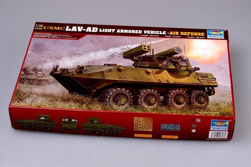 Trumpeter 00393 USMC LAV-AD Véhicule blindé léger - Défense aérienne (1/35) – image 2