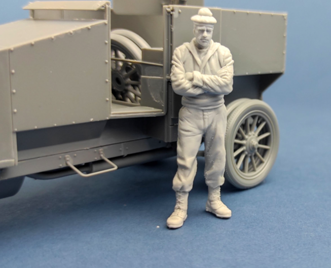Copper State Models F35-033 Voiture blindée de la marine française, membre d&amp;#39;équipage debout, échelle 1/35 – immagine 2