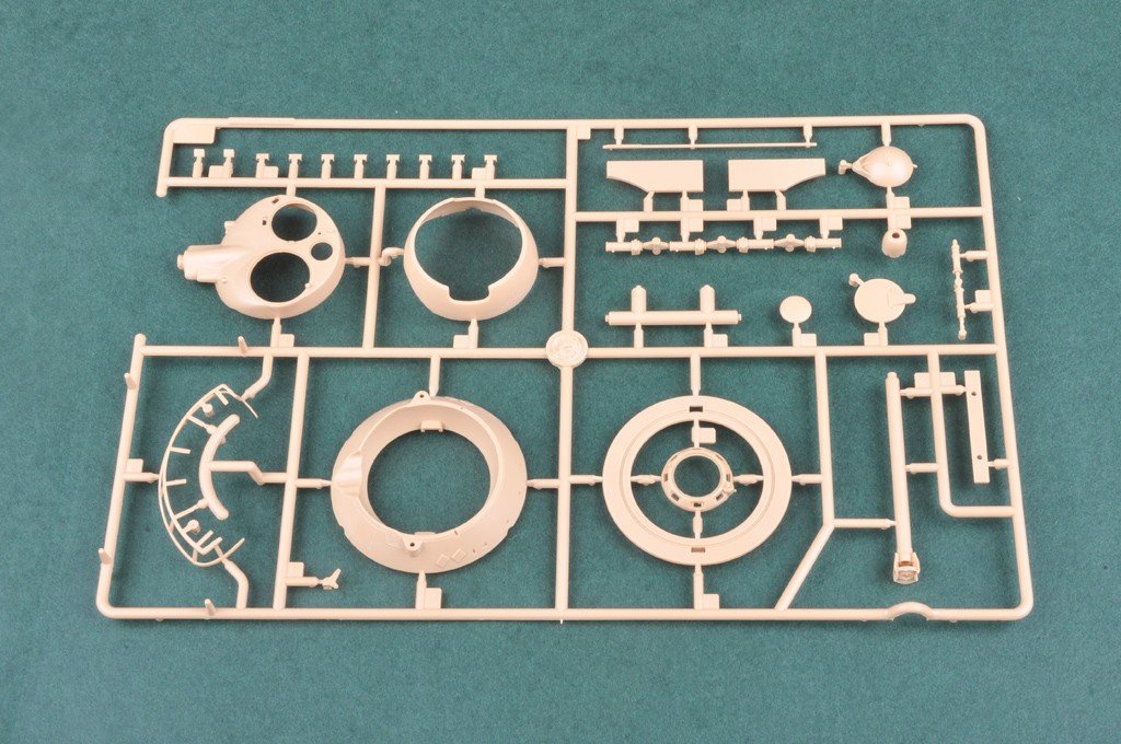 Hobby Boss 82490 Véhicule de reconnaissance à roues français EBR-11 (1/35) – image 5