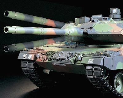 Tamiya 56020 Maquette radiocommandée du char de combat principal Leopard 2 A6, kit complet 1/16 – immagine 6
