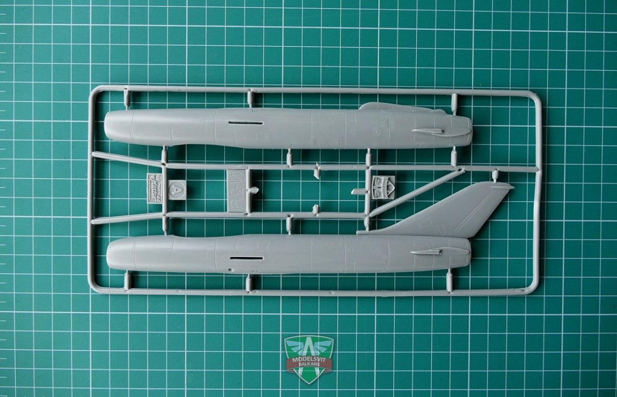 Modelsvit 72010 Mikoyan I-3U (I-420) Intercepteur soviétique 1/72 – immagine 7