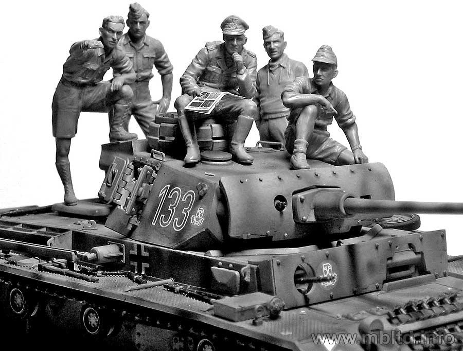 Master Box 3561 Rommel et l&amp;#39;équipage d&amp;#39;un char allemand (DAK, 1941-1943) 1/35 – immagine 6