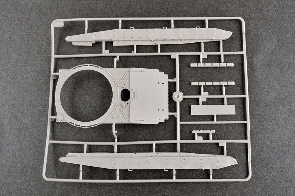 Trumpeter 09609 Char russe T-72B1 avec KTM-6 et blindage à grille 1/35 – immagine 10