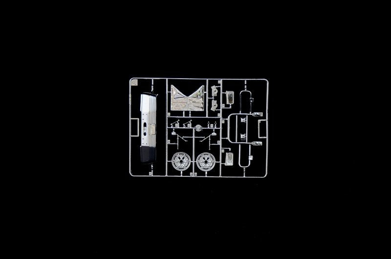 Italeri 3925 FREIGHTLINER FLD 120 SPÉCIAL (1/24) – image 5