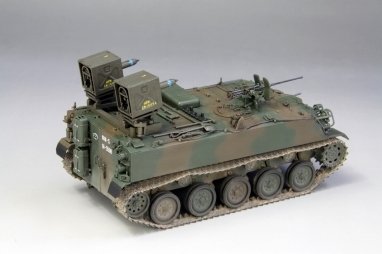 Fine Molds FM53 Véhicule blindé de transport de troupes Type 60 des Forces d&amp;#39;autodéfense terrestres japonaises avec MAT 1/35 – image 4