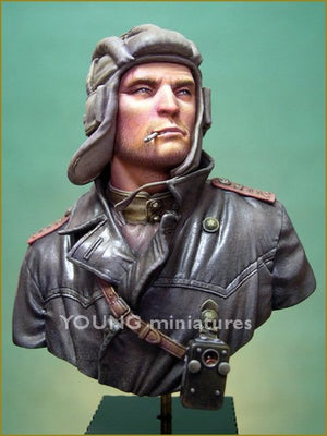 Young Miniatures YM1823 COMMANDANT DE CHAR SOVIÉTIQUE 1944 1/10