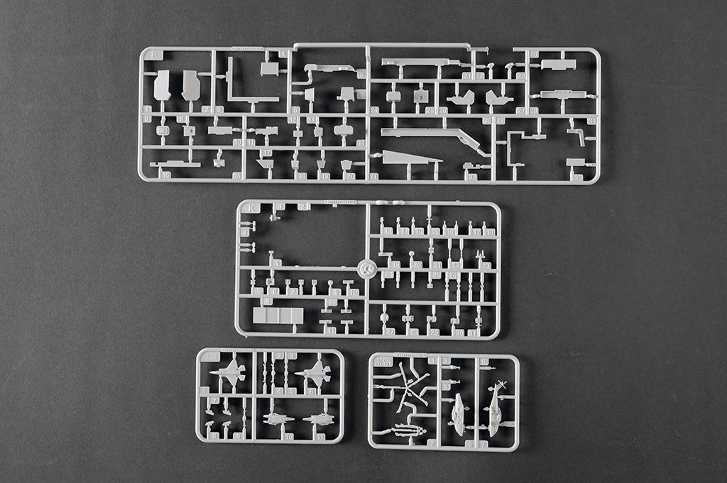 Trumpeter 06751 Queen Elizabeth Aircraft Carrier 1/700