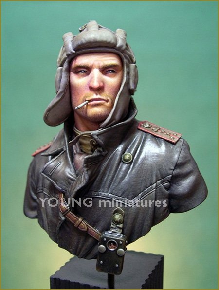 Young Miniatures YM1823 COMMANDANT DE CHAR SOVIÉTIQUE 1944 1/10 – immagine 3