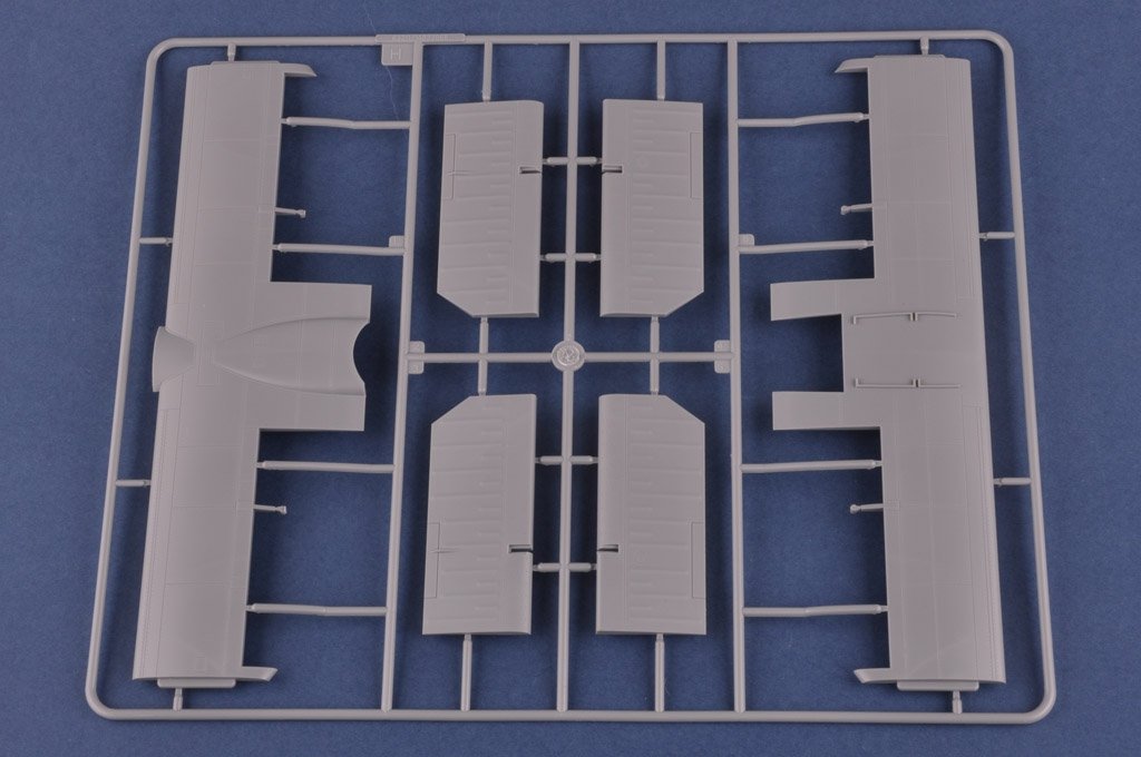 Hobby Boss 83211 B-24J Liberator 1/32 – image 14