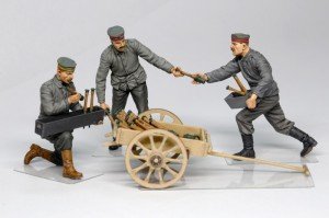 Copper State Models F32-006 Équipe de ravitaillement du personnel d&amp;#39;aérodrome allemand avec chariot 1/32 – Bild 2