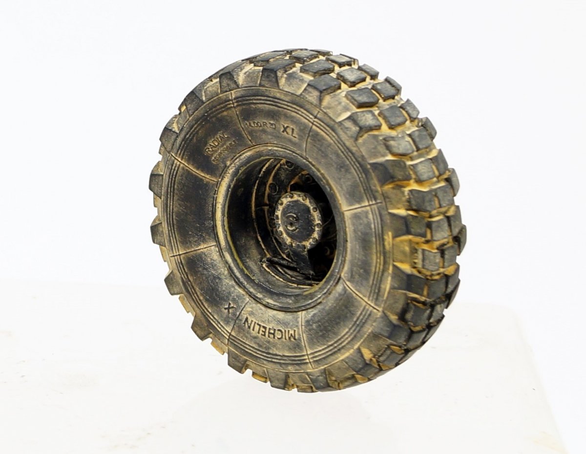 Roues de route Panzer Art RE35-513 M923 « Big Foot » (motif Michelin en X) 1/35 – immagine 2