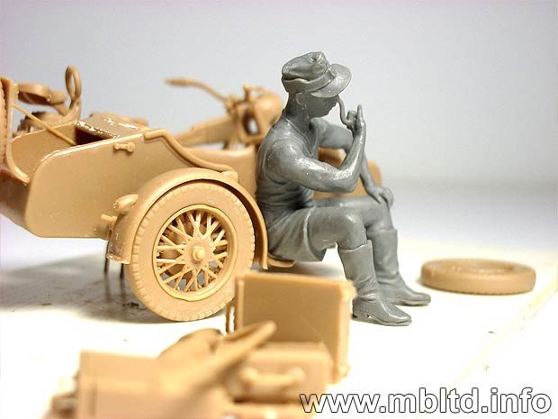 Master Box 3560 Équipe de réparation de motos allemandes (1/35) – Bild 11