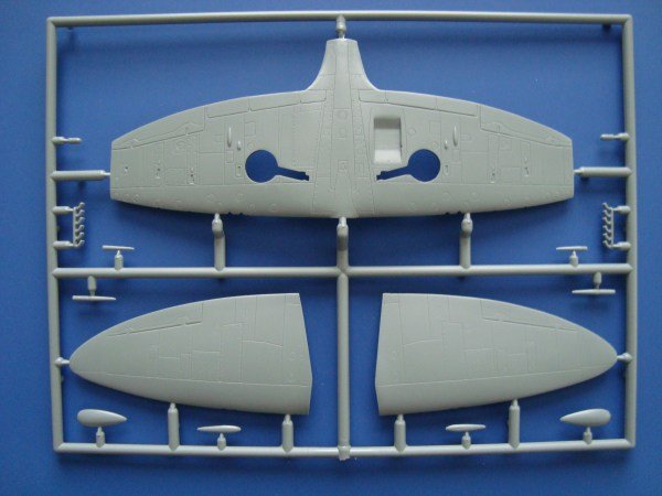 Kovozavody Prostejov KPM0124 Spitfire Mk.Vc Combattants alliés 1/72 – image 5
