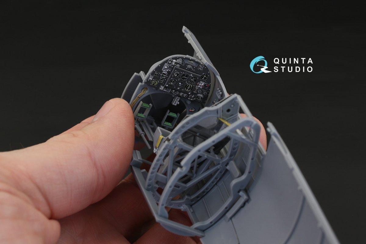 Intérieur du Spitfire Mk.VIII de Quinta Studio QD32019, imprimé en 3D et coloré sur papier décalcomanie (pour maquette Tamiya) au 1/32 – image 5