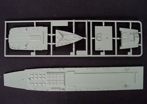 Trumpeter 05710 URSS Navy P. Velikiy Battle Cruiser 1/700 – image 4