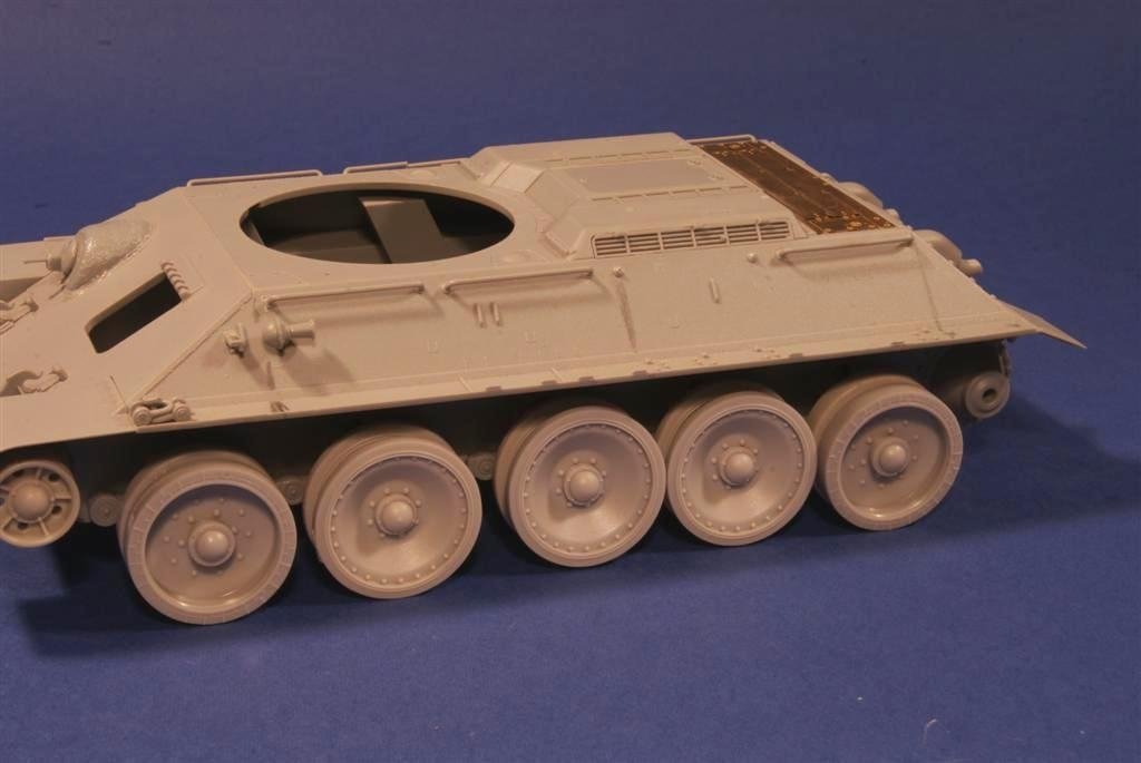 Panzer Art RE35-168 T-34 avec roues de route « Panther » capturées (112 Zavod et SPG SU-85/SU-100) 1/35