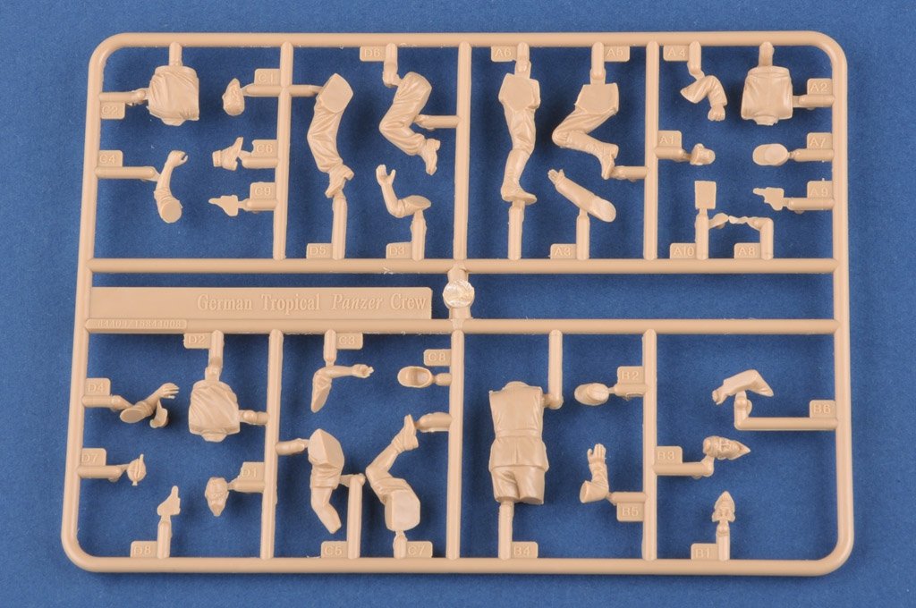 Hobby Boss 84409 Équipage de Panzer tropical allemand 1/35 – immagine 3