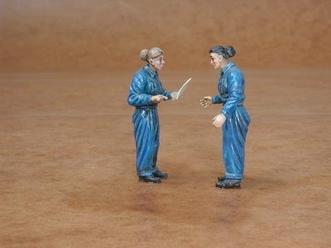 CMK F48100 WAAF Personnel Seconde Guerre mondiale (2 figurines) 1/48 