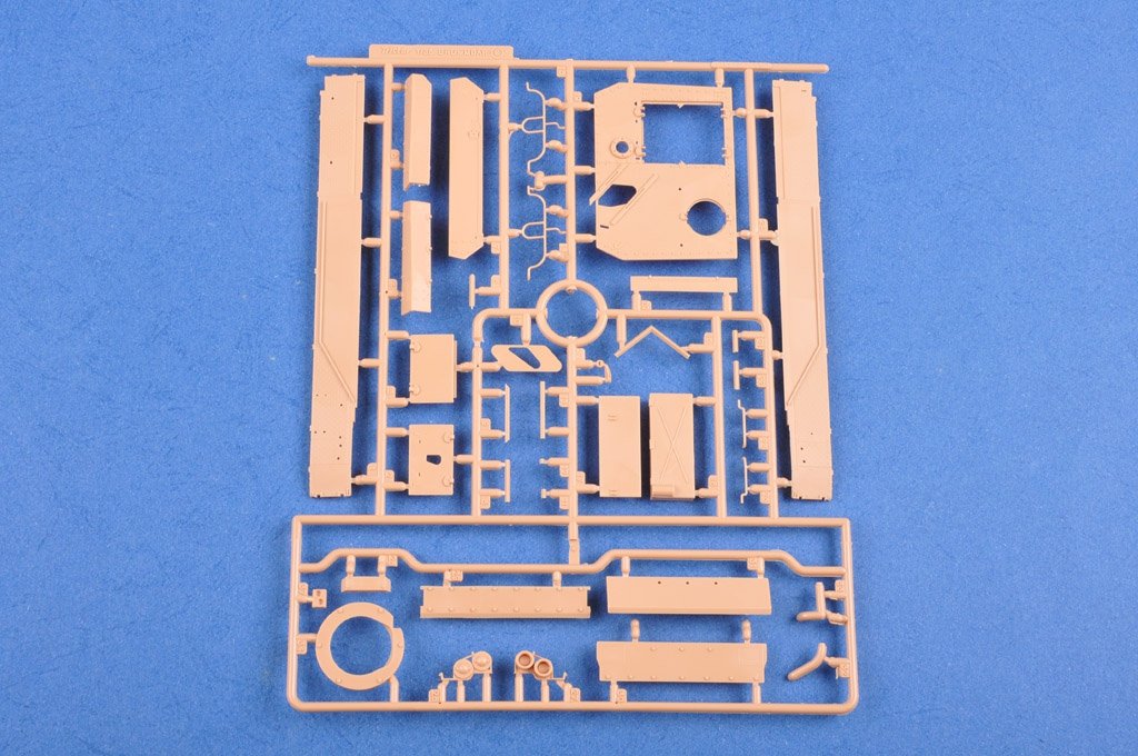 Hobby Boss 80135 STURMPANZER IV allemand, VERSION PRÉCOCE, MILIEU DE PRODUCTION AVEC INTÉRIEUR  – image 9