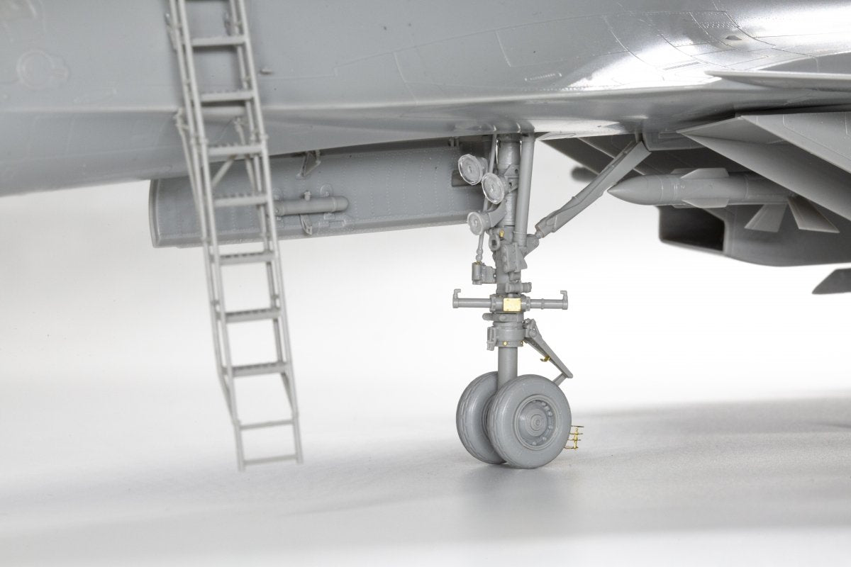 MiniBase 8001 SU-33 Flanker-D 1/48 – immagine 16