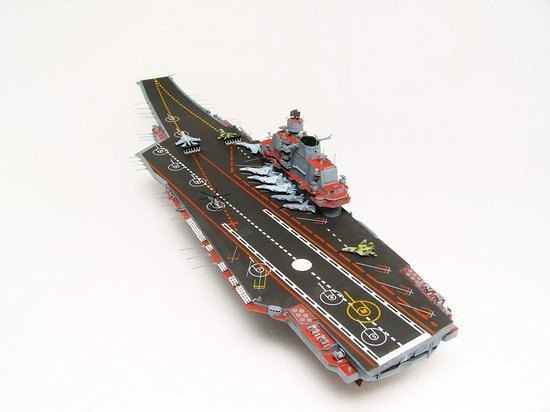 Trumpeter 05606 URSS Porte-avions Amiral Kouznetsov 1/350 – image 5
