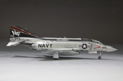 Fine Molds 72743 Maquette d&amp;#39;avion de chasse à réaction F-4J de l&amp;#39;US Navy « USS Midway 1978 » au 1/72 – image 5