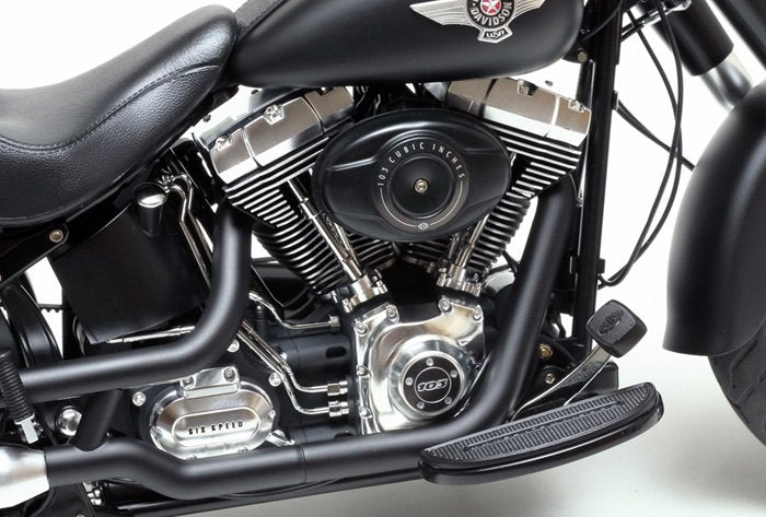 Tamiya 16041 Harley Davidson FLSTFB Fat Boy Lo 1/6 – image 5