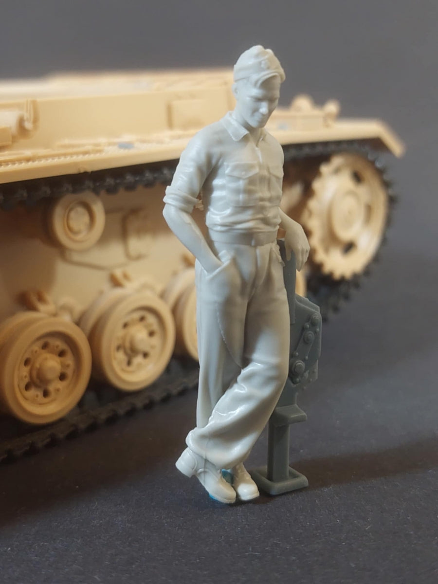 Panzer Art FI35-238 Mécanicien de char allemand au travail n° 1 1/35 – Bild 3