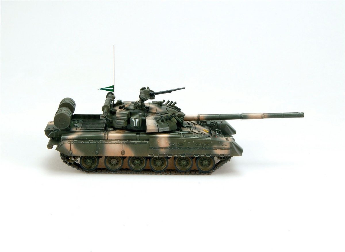 Modelcollect UA72028 Char de combat principal T-80UD (1/72) – image 4