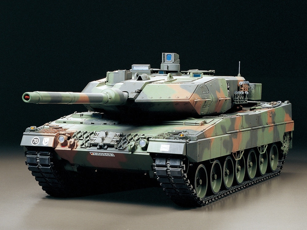 Tamiya 56020 Maquette radiocommandée du char de combat principal Leopard 2 A6, kit complet 1/16