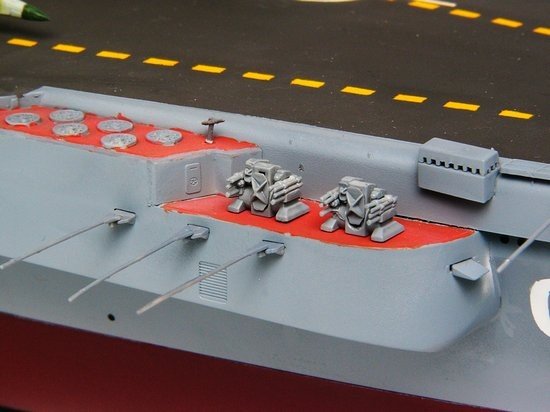 Trumpeter 05606 URSS Porte-avions Amiral Kouznetsov 1/350 – image 11
