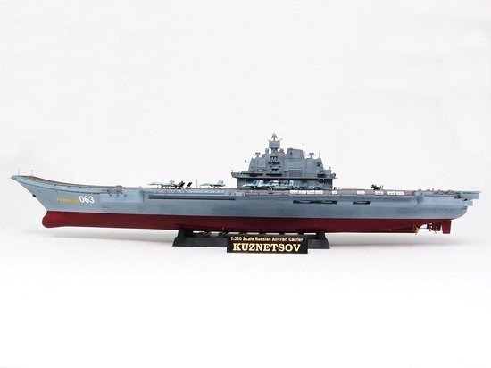 Trumpeter 05606 URSS Porte-avions Amiral Kouznetsov 1/350 – image 6