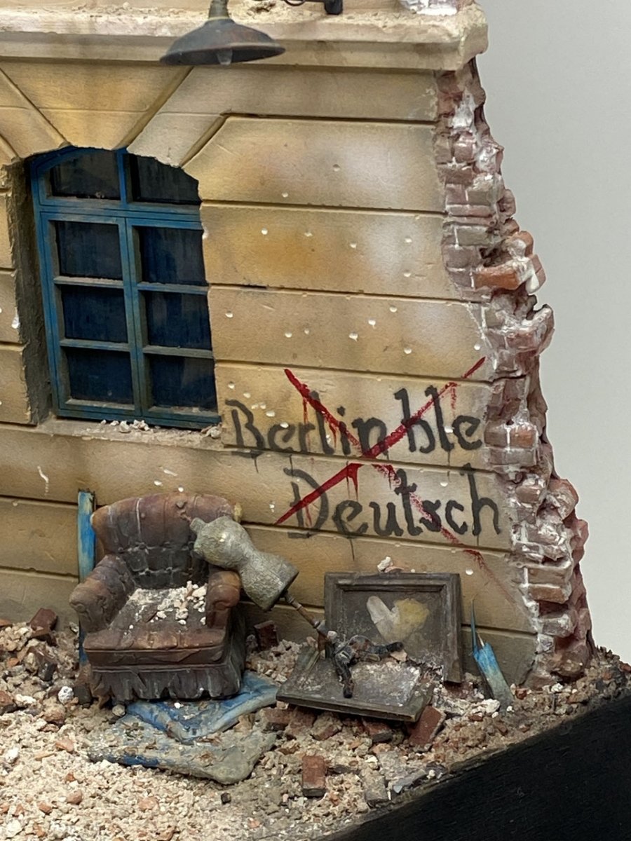 RT-Diorama 35025 Socle de diorama : Maison de ville allemande 1/35 – immagine 8