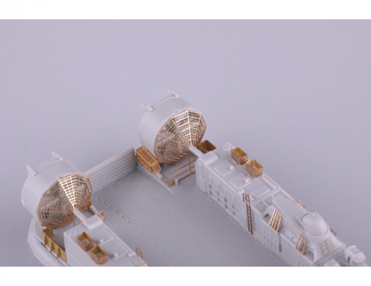Eduard BIG5348 USS Iwo Jima LHD-7 pt.2 TRUMPETER 1/350  – immagine 6