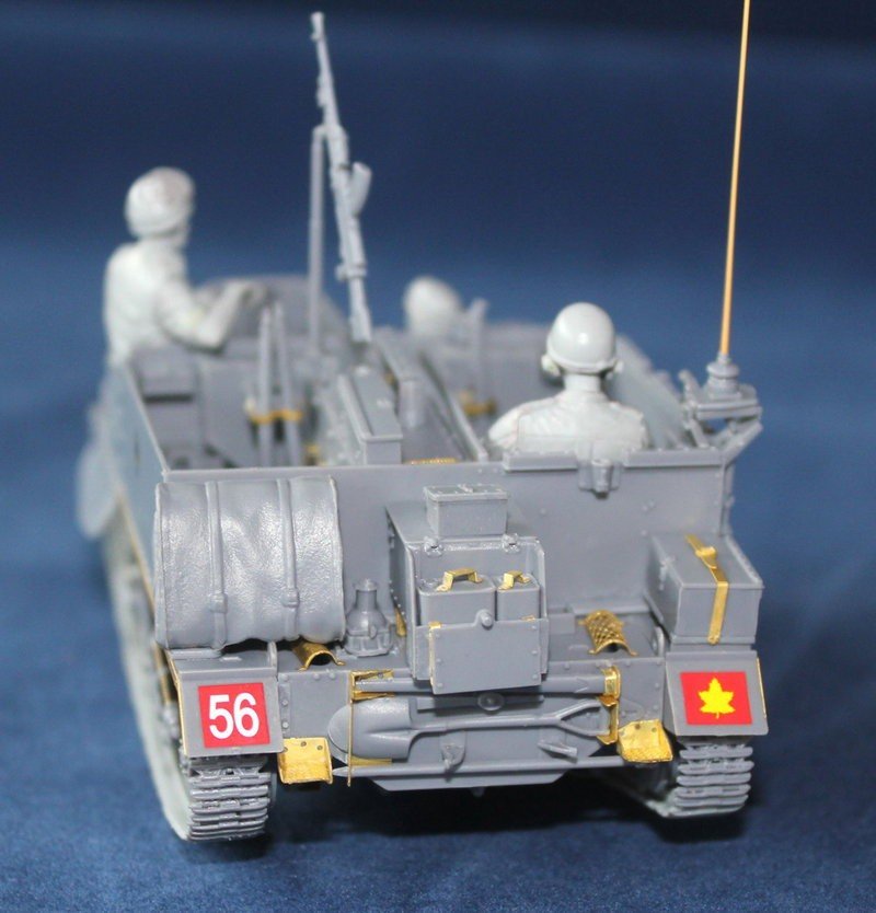 Maquette Rich Models RV35011 Universal Carrier Mk.I avec équipage (1/35) – image 3
