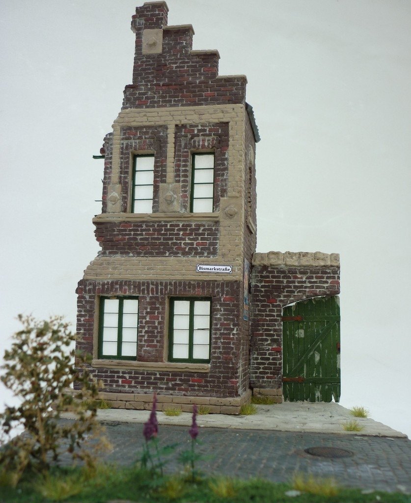 RT-Diorama 35202 Socle de diorama : Ruine de maison en briques 1/35  – immagine 5