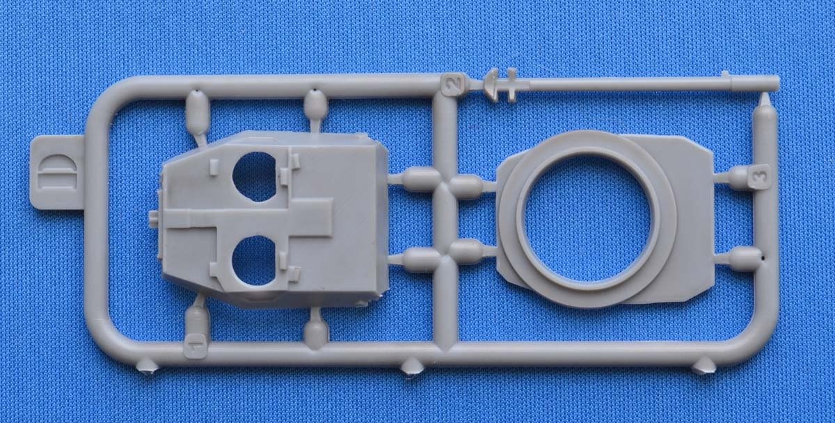ACE 72456 AML-90 Voiture blindée légère (4x4) 1/72 – image 3