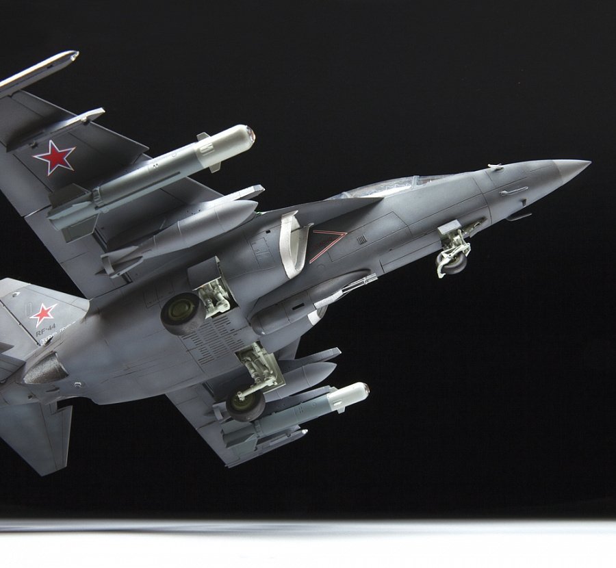 Zvezda 4818 YAK-130 &amp;quot;MITAINE&amp;quot; 1/48 – Bild 7