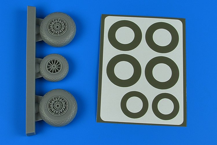 Roues et masques de peinture Aires 4871 B-26K Invader - première version - Motif diamant 1/48 ICM