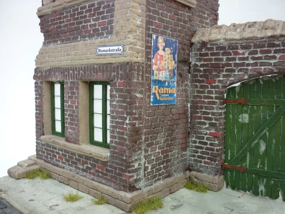 RT-Diorama 35202 Socle de diorama : Ruine de maison en briques 1/35  – immagine 9