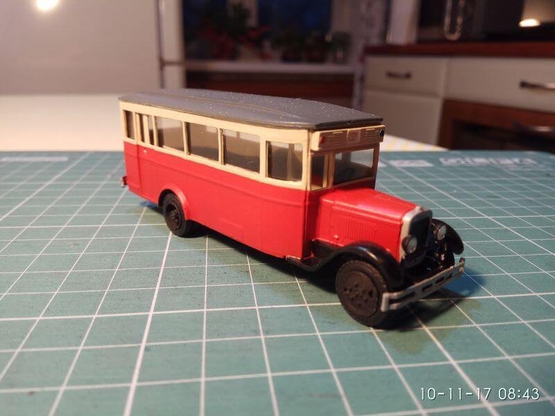 Maquette de bus soviétique ZiS-8 au 1/72 (réf. 72110)  – Bild 2