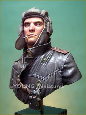 Young Miniatures YM1823 COMMANDANT DE CHAR SOVIÉTIQUE 1944 1/10 – immagine 4