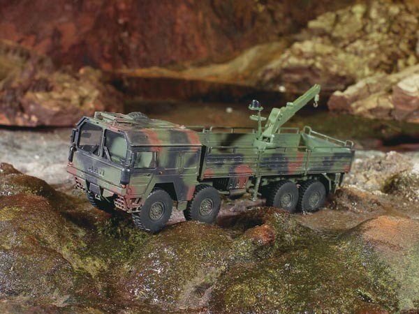 Revell 03172 LKW 10t. mil gl (camion 8x8) (1/72) – image 2
