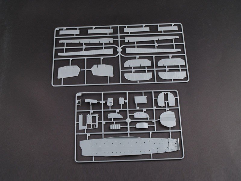 Trumpeter 02829 C-48C Skytrain Avion de transport (1/48)  – Bild 3