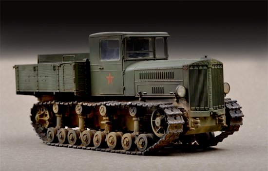 Trumpeter 07120 Tracteur d&amp;#39;artillerie soviétique du Komintern 1/72