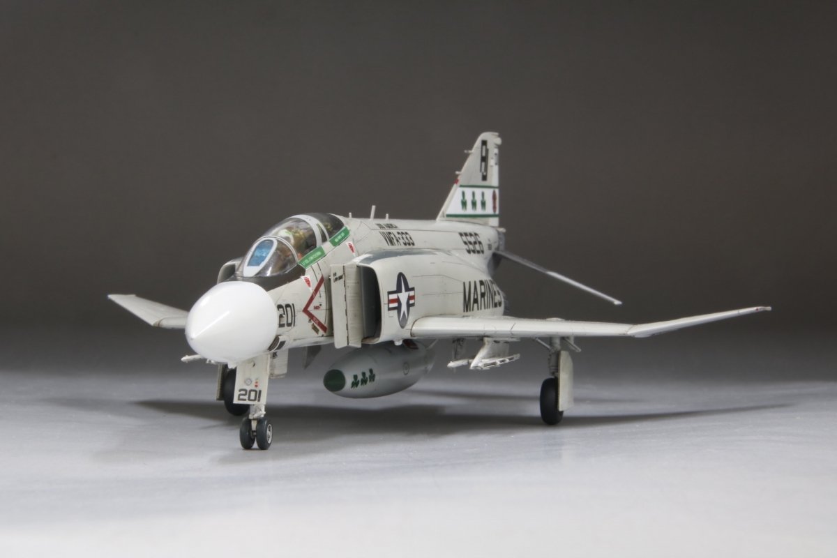 Fine Molds 72843 US MARINE F-4J Jet Fighter MARINES 1/72  – image 4