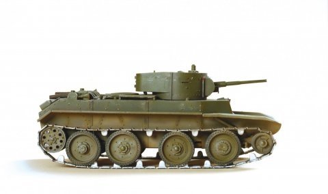 Zvezda 3545 BT-7 char soviétique 1/35 – image 4