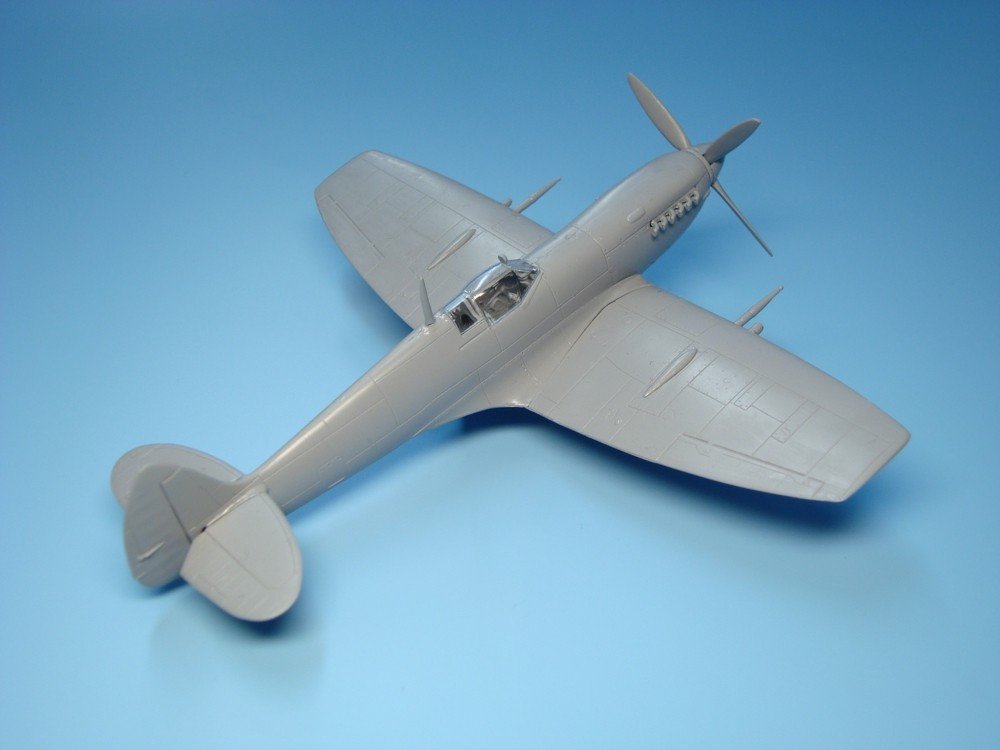 AZ Modèle AZ7378 Spitfire Mk.VIII RAF (1/72)  – immagine 13