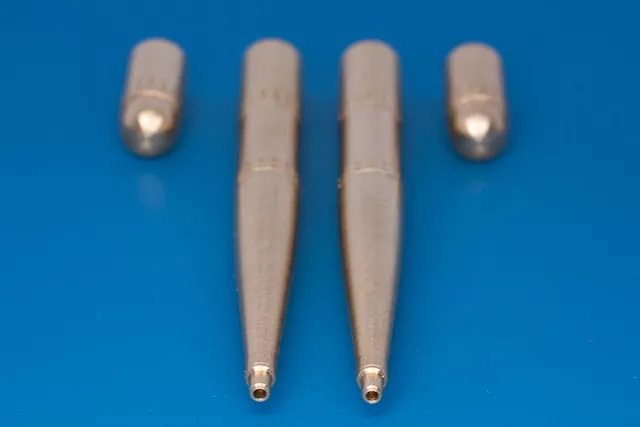 Canons Hispano 20 mm RB Model 32AB09 pour Spitfire (ailes E et C) : 2 canons et 2 emplacements, échelle 1/32 