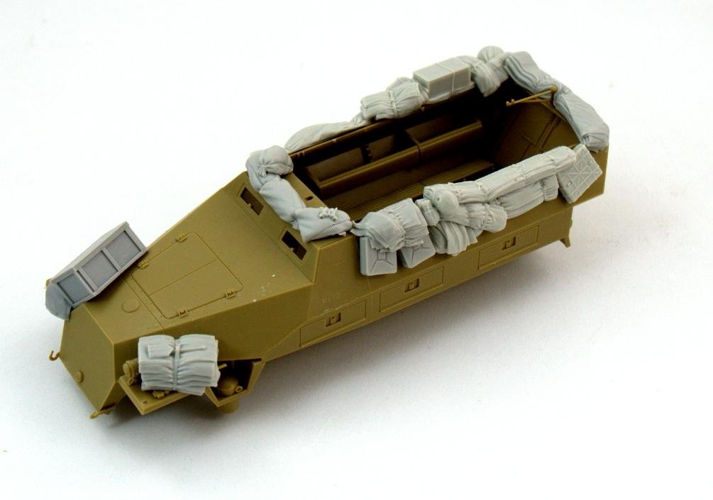 Panzer Art RE35-478 Kit de rangement pour Sd.Kfz 251 Ausf D 1/35 – Bild 3